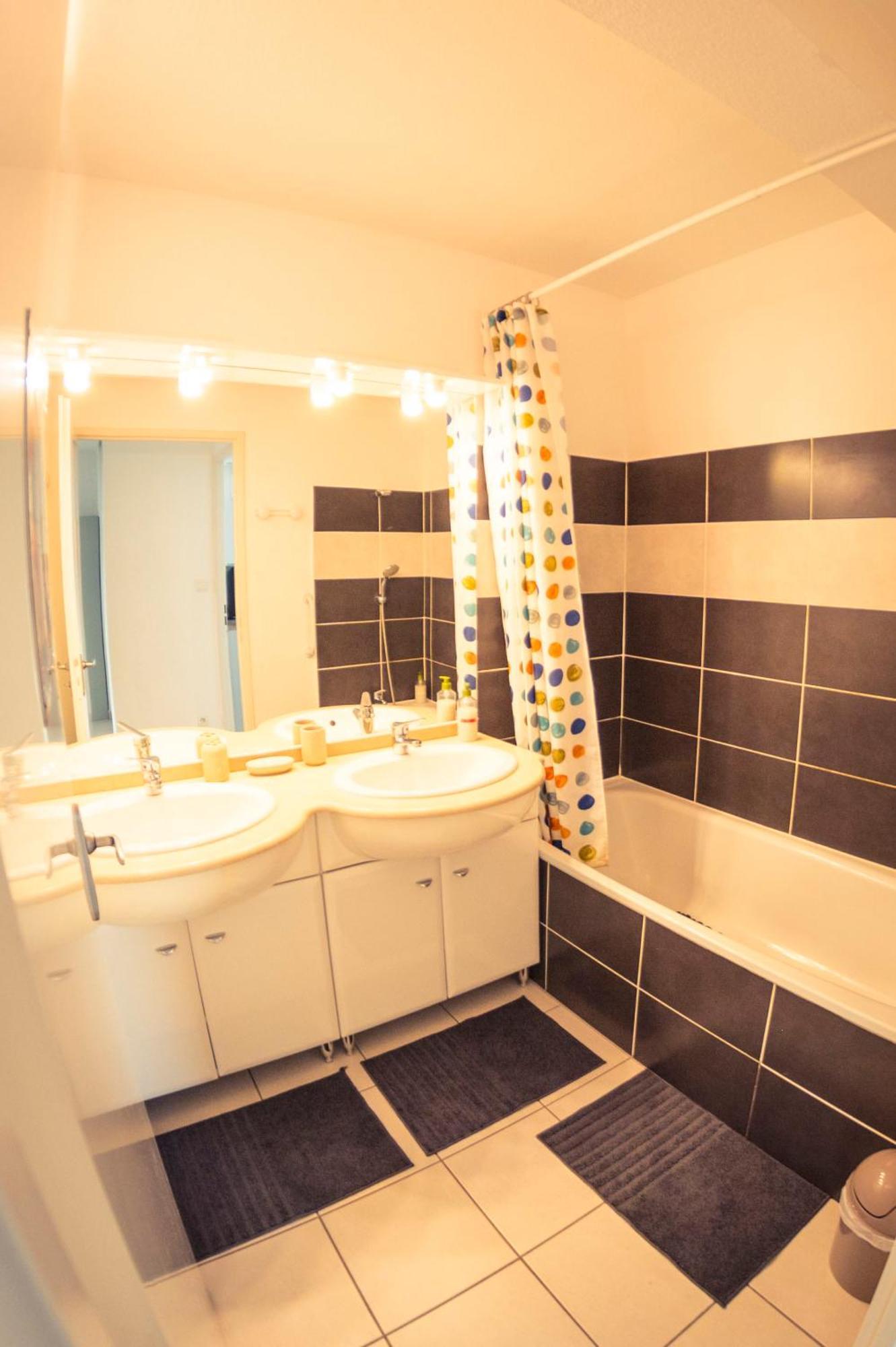 L Arene Margaux, 300 M Du Tram Apartment Lormont Bagian luar foto